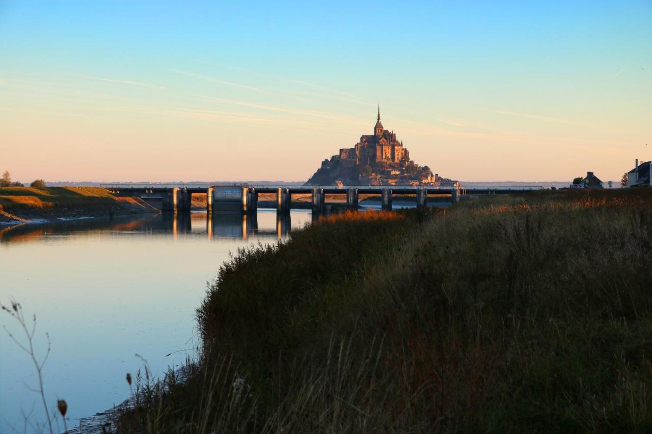 Отель Le Mouton Blanc Mont-Saint-Michel Экстерьер фото