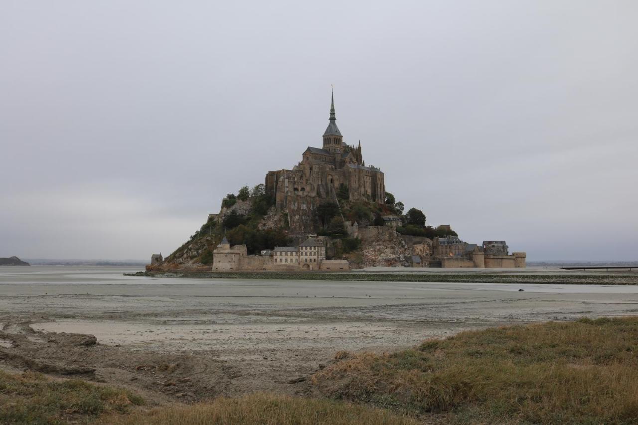 Отель Le Mouton Blanc Mont-Saint-Michel Экстерьер фото